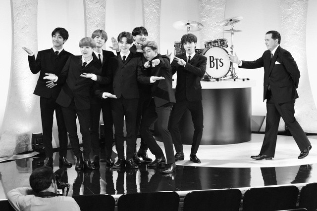 BTS bỗng hóa thành ban nhạc huyền thoại The Beatles - Ảnh 2.