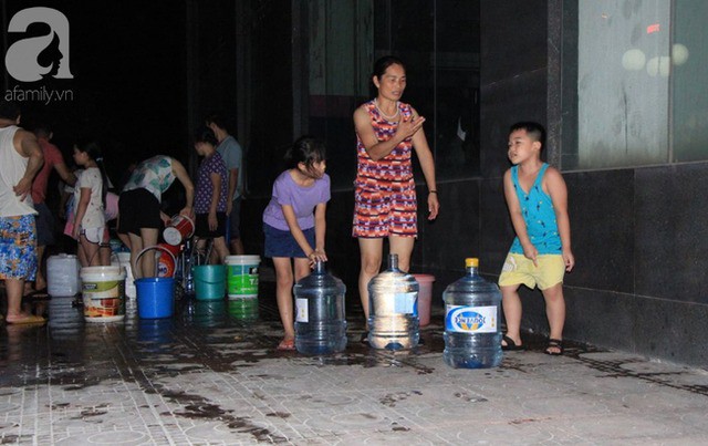 Hà Nội: Giữa đợt nắng nóng đỉnh điểm, 200 hộ dân chung cư nhốn nháo vì mất nước sinh hoạt - Ảnh 10.