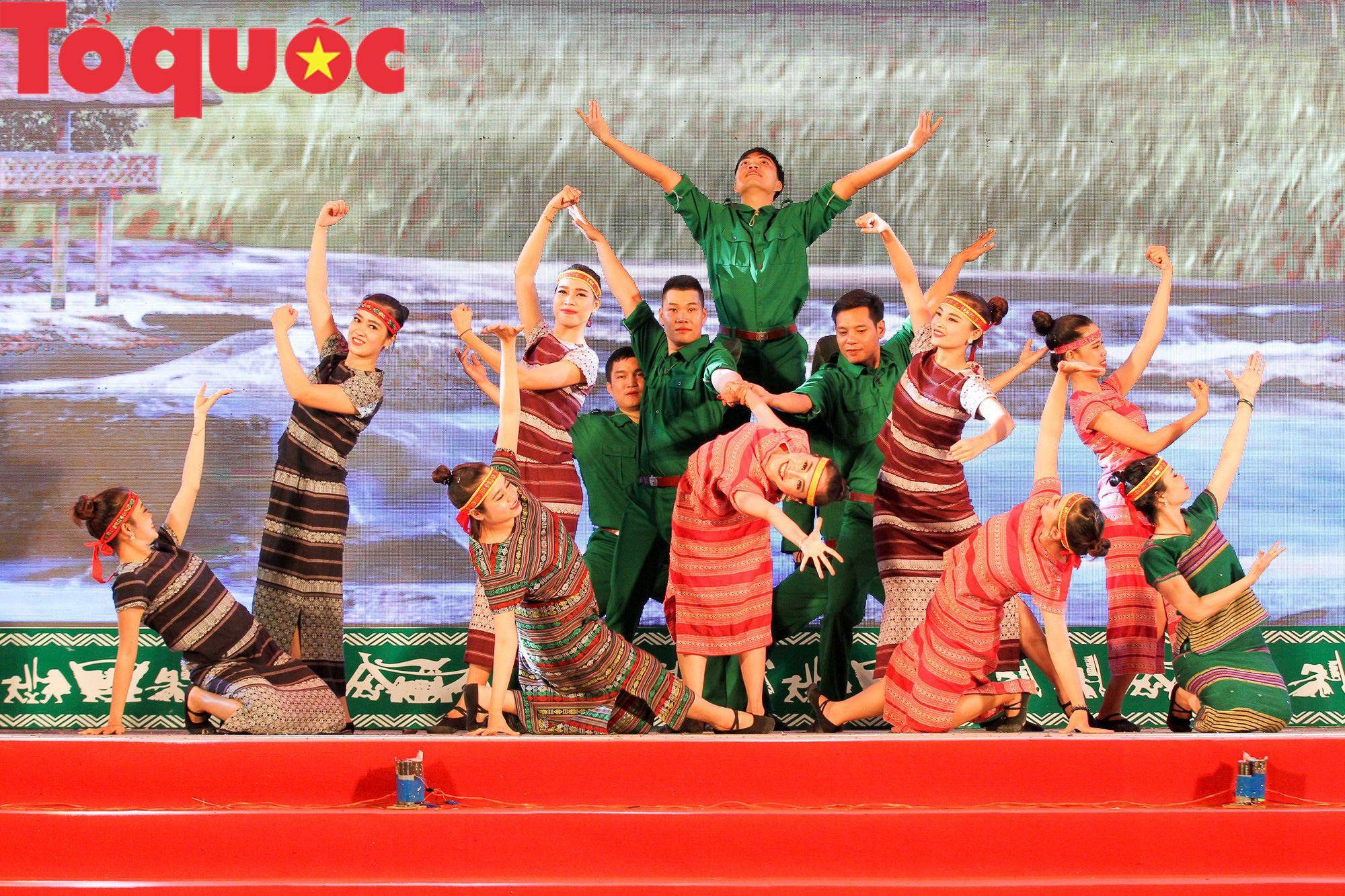 Khai mạc Ngày hội giao lưu văn hóa, thể thao, du lịch các dân tộc biên giới Việt Nam - Lào - Ảnh 7.