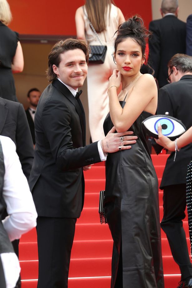 Brooklyn Beckham đắm đuối bên bạn gái trên thảm đỏ Cannes - Ảnh 6. Brooklyn Beckham đắm đuối bên bạn gái trên thảm đỏ Cannes - Ảnh 6.