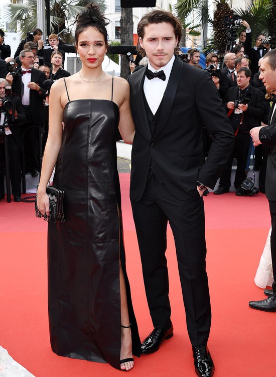 Brooklyn Beckham đắm đuối bên bạn gái trên thảm đỏ Cannes - Ảnh 1. Brooklyn Beckham đắm đuối bên bạn gái trên thảm đỏ Cannes - Ảnh 1.