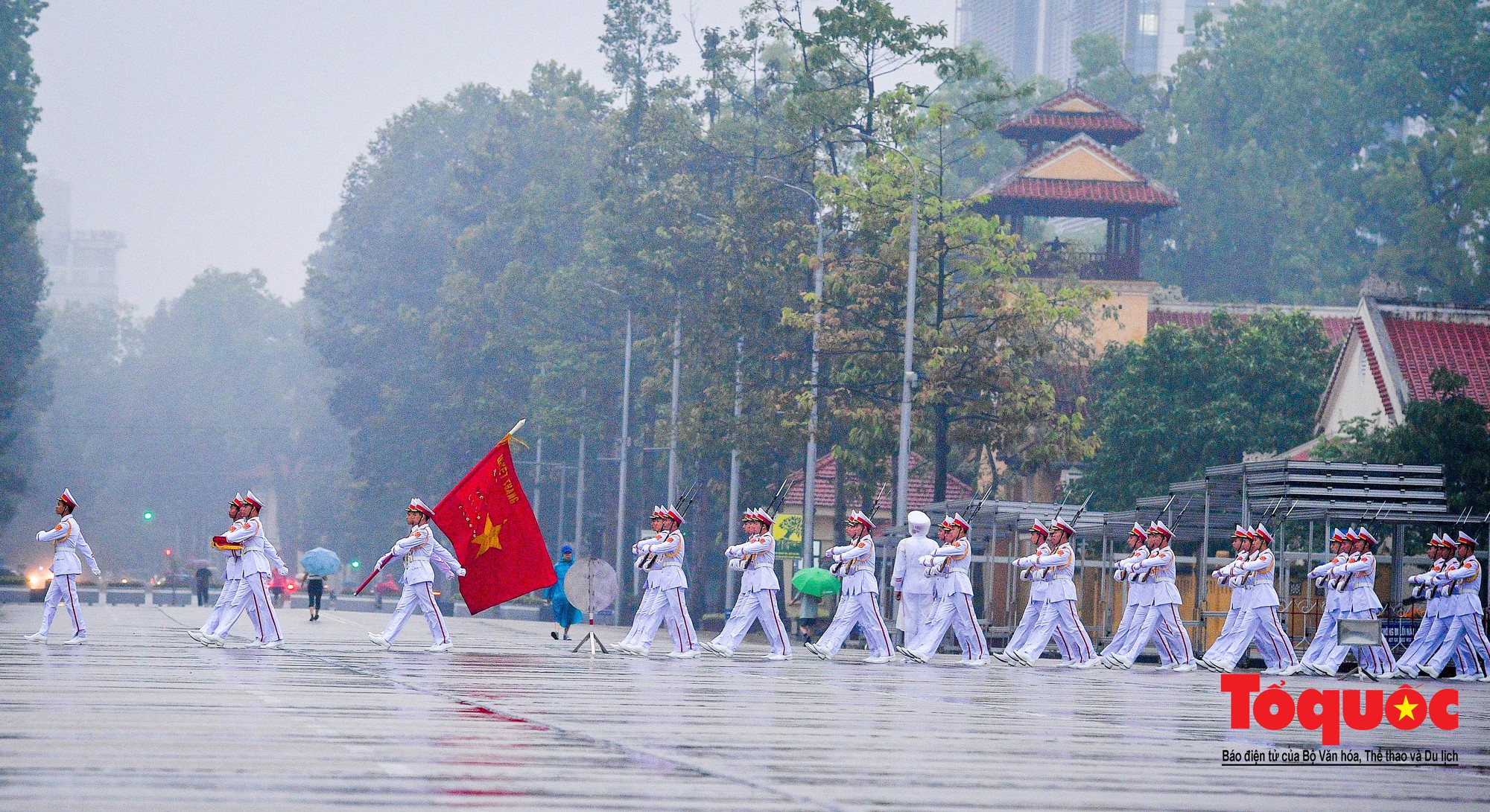 Lễ treo cờ rủ trong ngày Quốc tang nguyên Chủ tịch nước, Đại tướng Lê ...