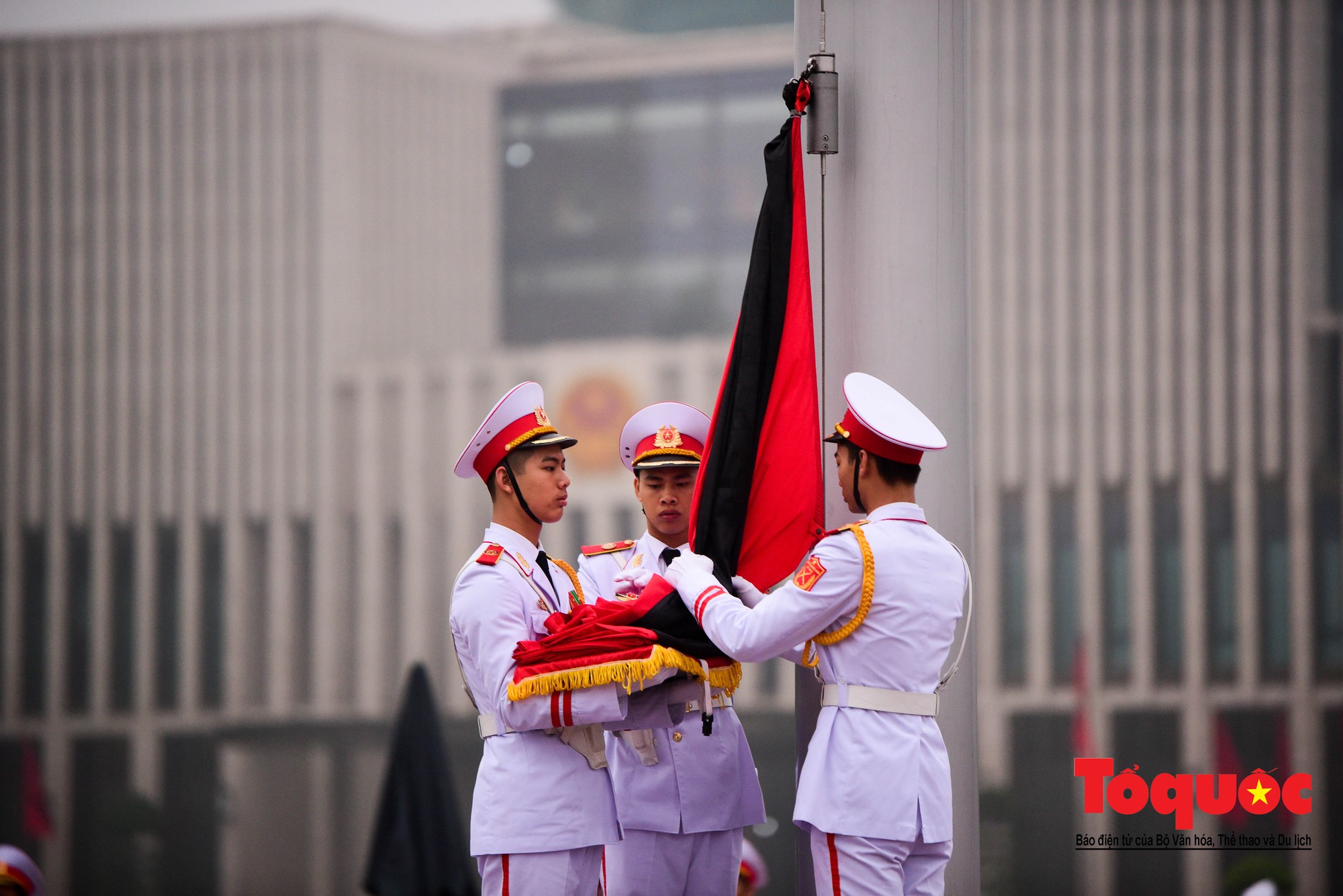 Lễ treo cờ rủ trong ngày Quốc tang nguyên Chủ tịch nước, Đại tướng Lê ...