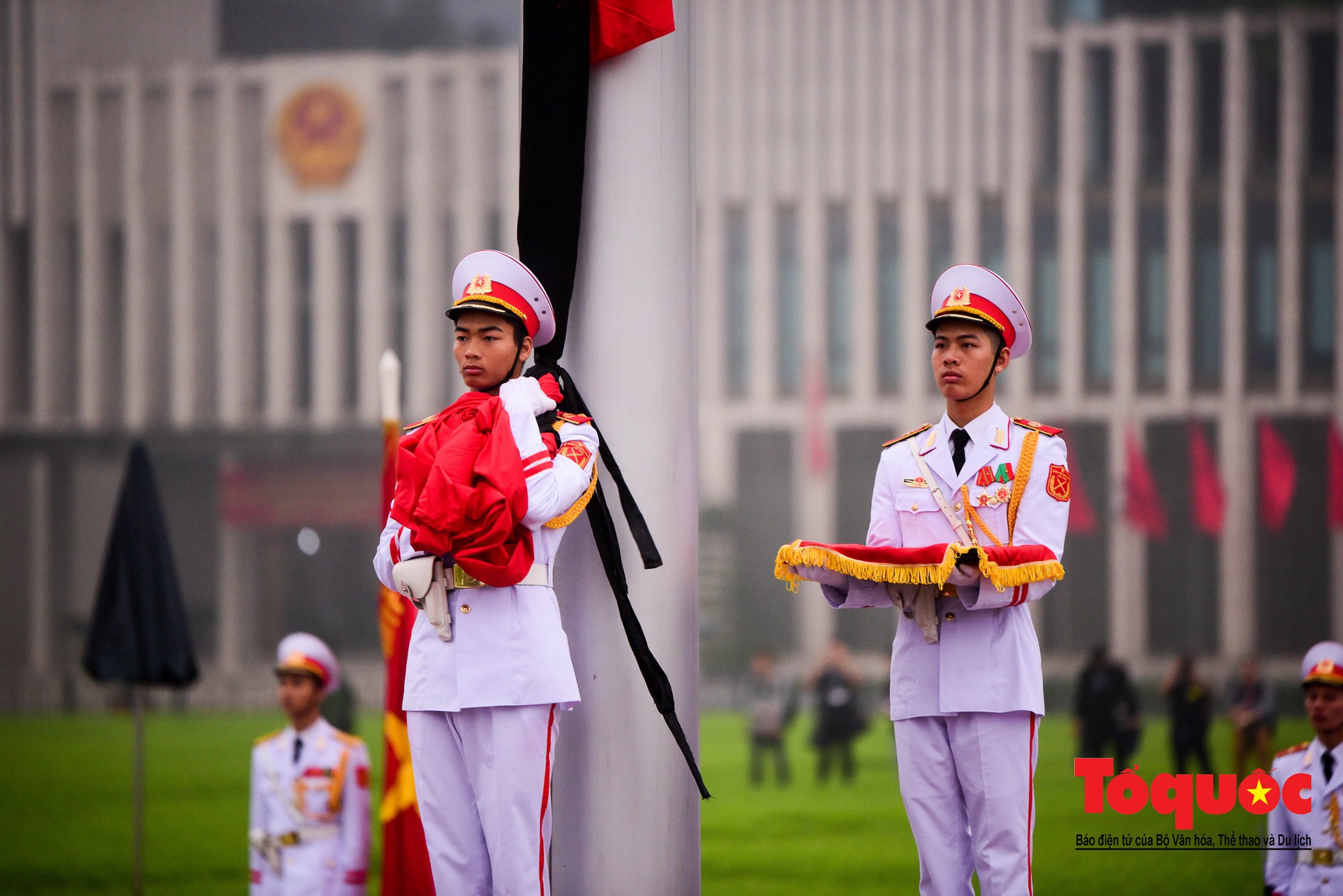 Lễ treo cờ rủ trong ngày Quốc tang nguyên Chủ tịch nước, Đại tướng Lê ...