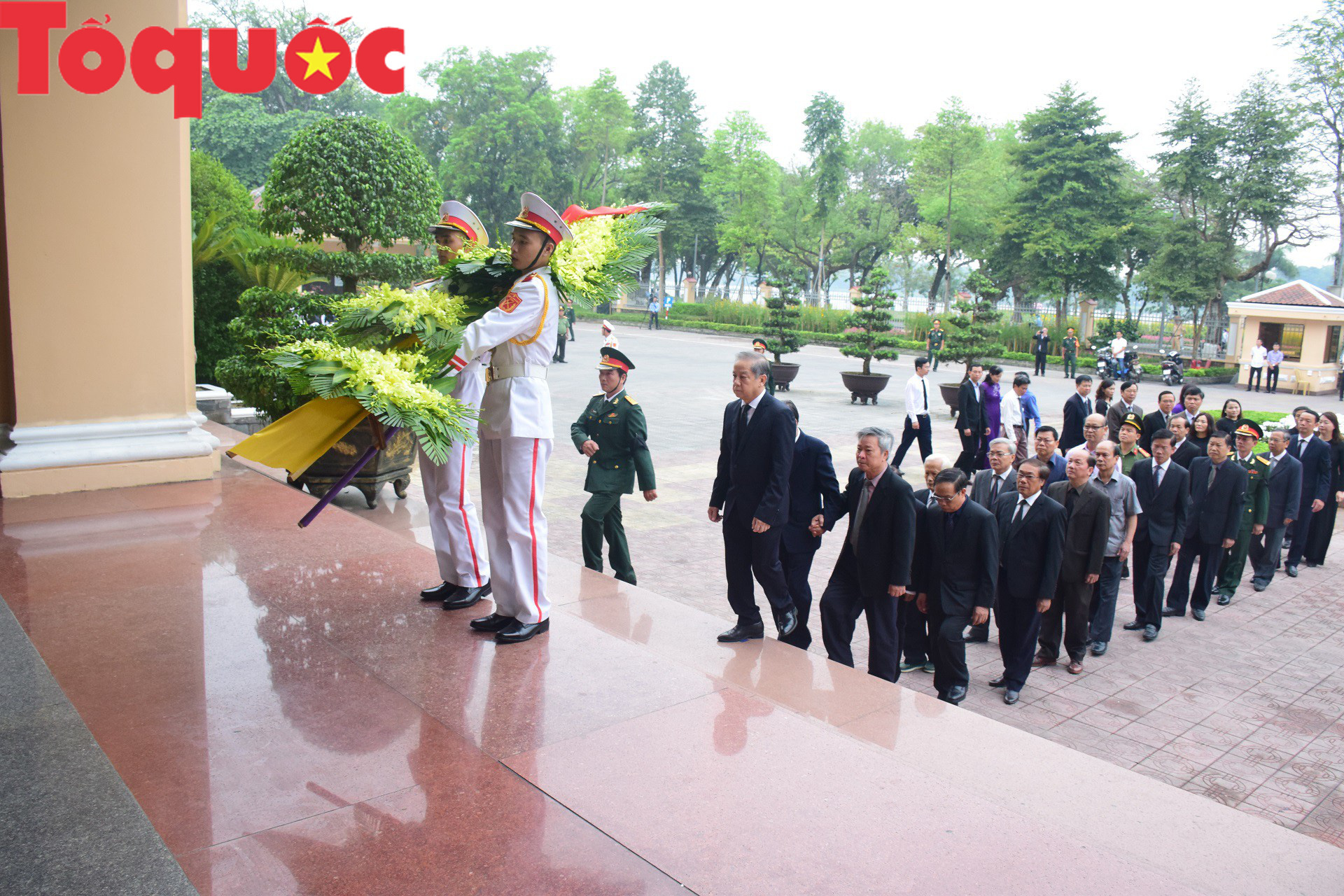 Lãnh đạo, nhân dân tỉnh Thừa Thiên Huế viếng nguyên Chủ tịch nước, Đại tướng Lê Đức Anh tại quê nhà - Ảnh 3.