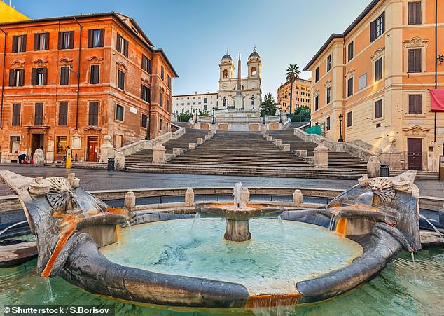 Rome cấm du khách ăn uống, leo trèo, lội qua các đài phun nước - Ảnh 2.