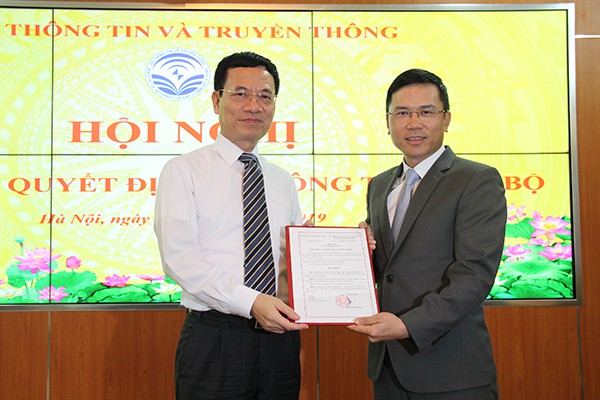 Bộ trưởng TT&TT trao quyết định bổ nhiệm Tổng biên tập báo VietNamNet - Ảnh 1.
