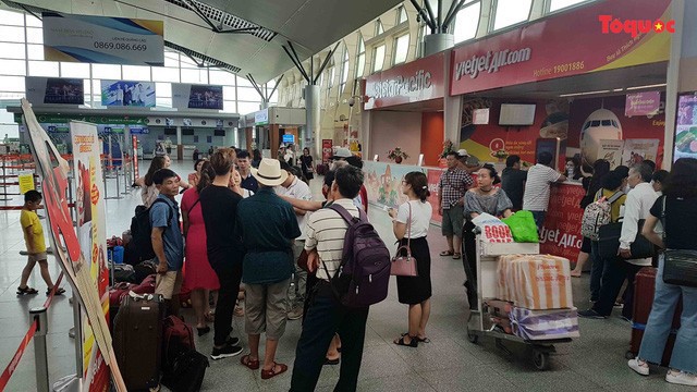 Nóng: Hành khách bức xúc vì VietJet hoãn chuyến hơn 15 giờ đồng hồ - Ảnh 1.