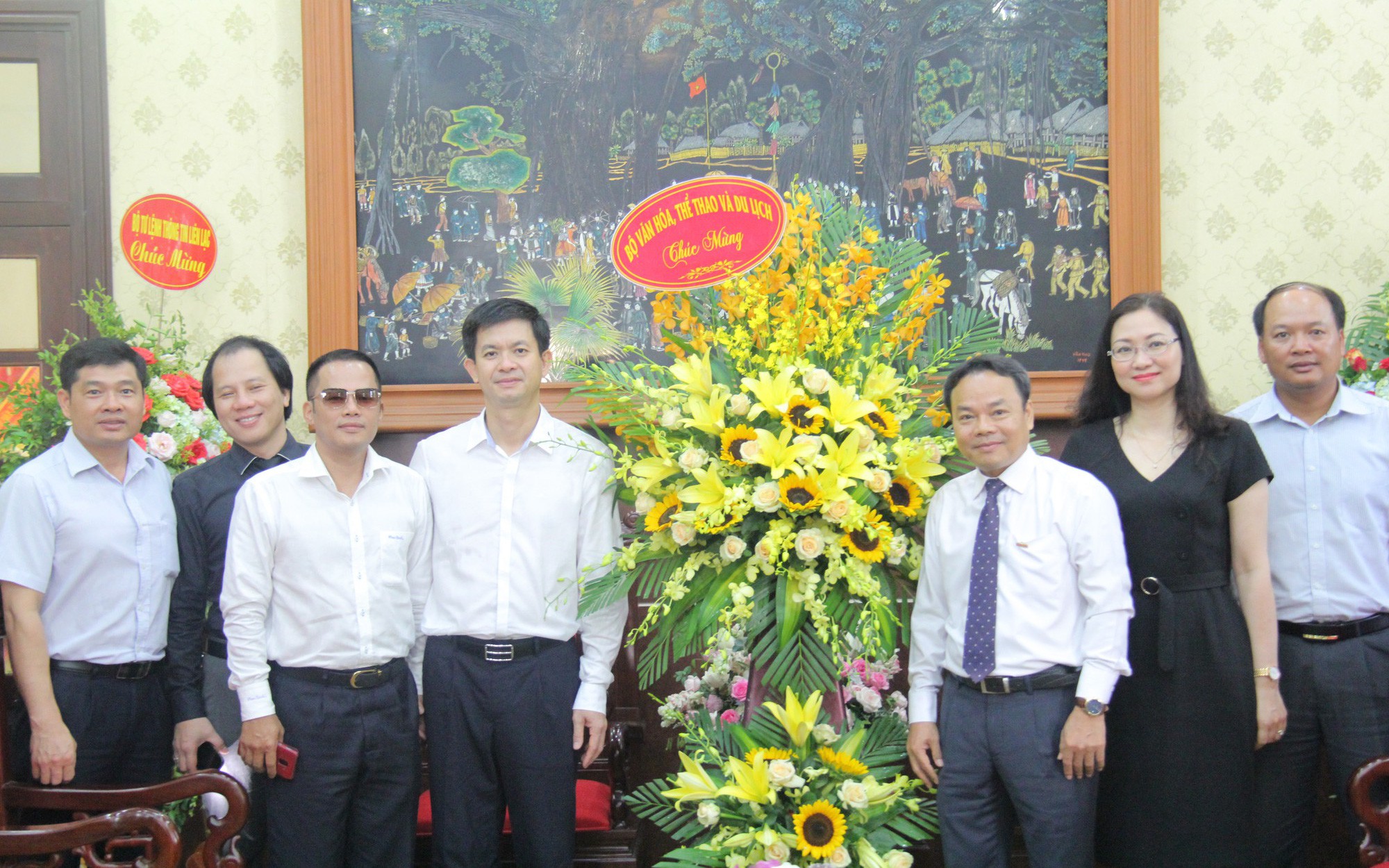 Thứ trưởng Lê Quang Tùng thăm và chúc mừng các cơ quan báo chí nhân Ngày Báo chí cách mạng Việt Nam