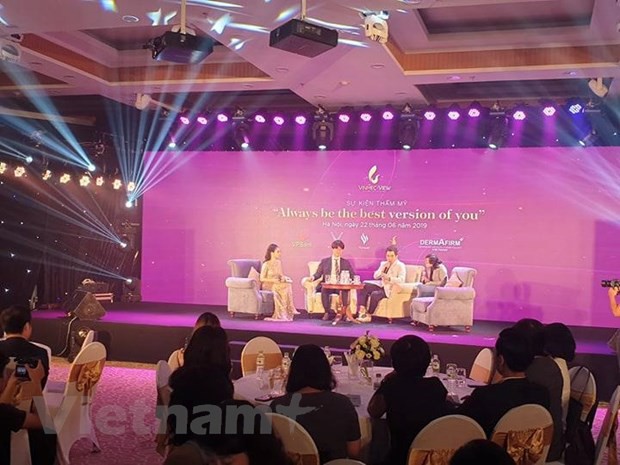 Chuyên gia làm đẹp nổi tiếng Hàn Quốc tư vấn thẩm mỹ cho phụ nữ Việt - Ảnh 2. Chuyên gia làm đẹp nổi tiếng Hàn Quốc tư vấn thẩm mỹ cho phụ nữ Việt - Ảnh 2.
