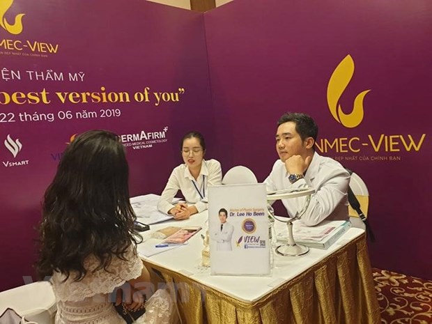 Chuyên gia làm đẹp nổi tiếng Hàn Quốc tư vấn thẩm mỹ cho phụ nữ Việt - Ảnh 3. Chuyên gia làm đẹp nổi tiếng Hàn Quốc tư vấn thẩm mỹ cho phụ nữ Việt - Ảnh 3.