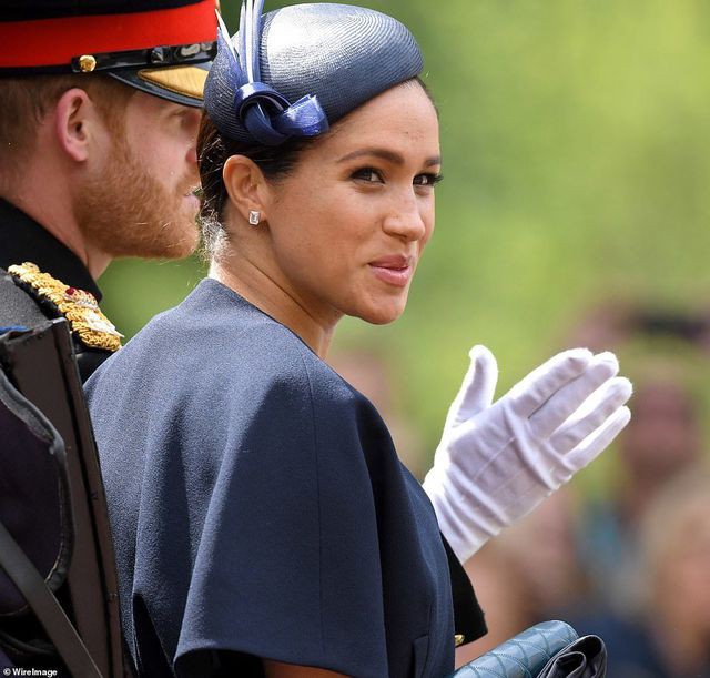 Meghan Markle tái xuất sau khi sinh con trai - Ảnh 3. Meghan Markle tái xuất sau khi sinh con trai - Ảnh 3.