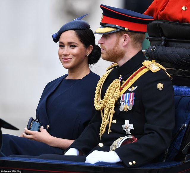 Meghan Markle tái xuất sau khi sinh con trai - Ảnh 1. Meghan Markle tái xuất sau khi sinh con trai - Ảnh 1.