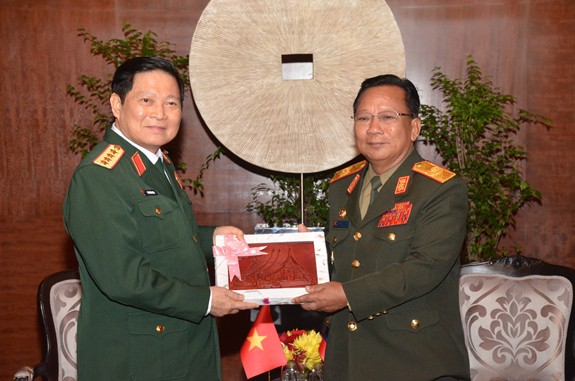Bộ trưởng Ngô Xuân Lịch gặp song phương với Bộ trưởng Quốc phòng Thái Lan, Lào