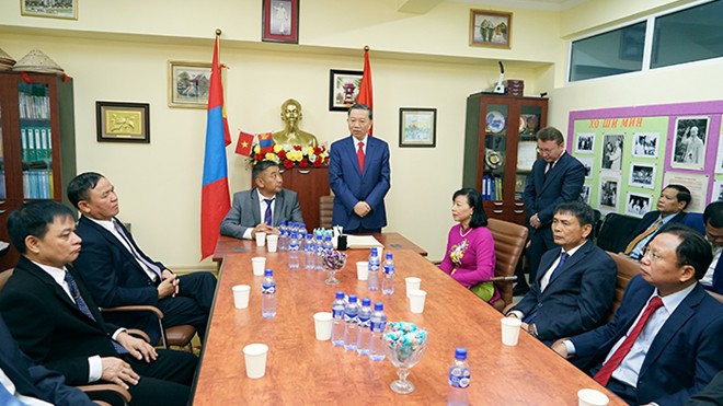 Bộ trưởng Tô Lâm thăm trường học mang tên Chủ tịch Hồ Chí Minh tại Thủ đô Ulan Bator - Ảnh 2. Bộ trưởng Tô Lâm thăm trường học mang tên Chủ tịch Hồ Chí Minh tại Thủ đô Ulan Bator - Ảnh 2.