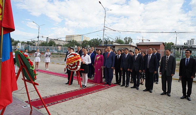 Bộ trưởng Tô Lâm thăm trường học mang tên Chủ tịch Hồ Chí Minh tại Thủ đô Ulan Bator - Ảnh 3. Bộ trưởng Tô Lâm thăm trường học mang tên Chủ tịch Hồ Chí Minh tại Thủ đô Ulan Bator - Ảnh 3.