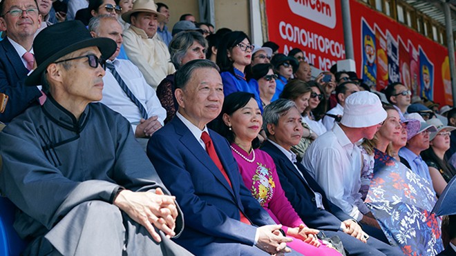 Bộ trưởng Tô Lâm thăm trường học mang tên Chủ tịch Hồ Chí Minh tại Thủ đô Ulan Bator - Ảnh 4. Bộ trưởng Tô Lâm thăm trường học mang tên Chủ tịch Hồ Chí Minh tại Thủ đô Ulan Bator - Ảnh 4.