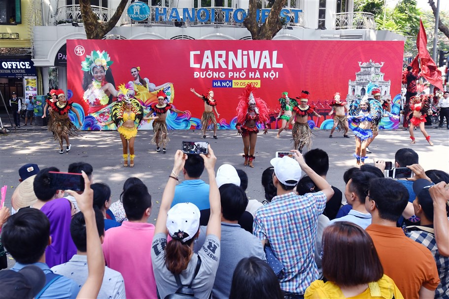 Carnival duong pho HN (4)
