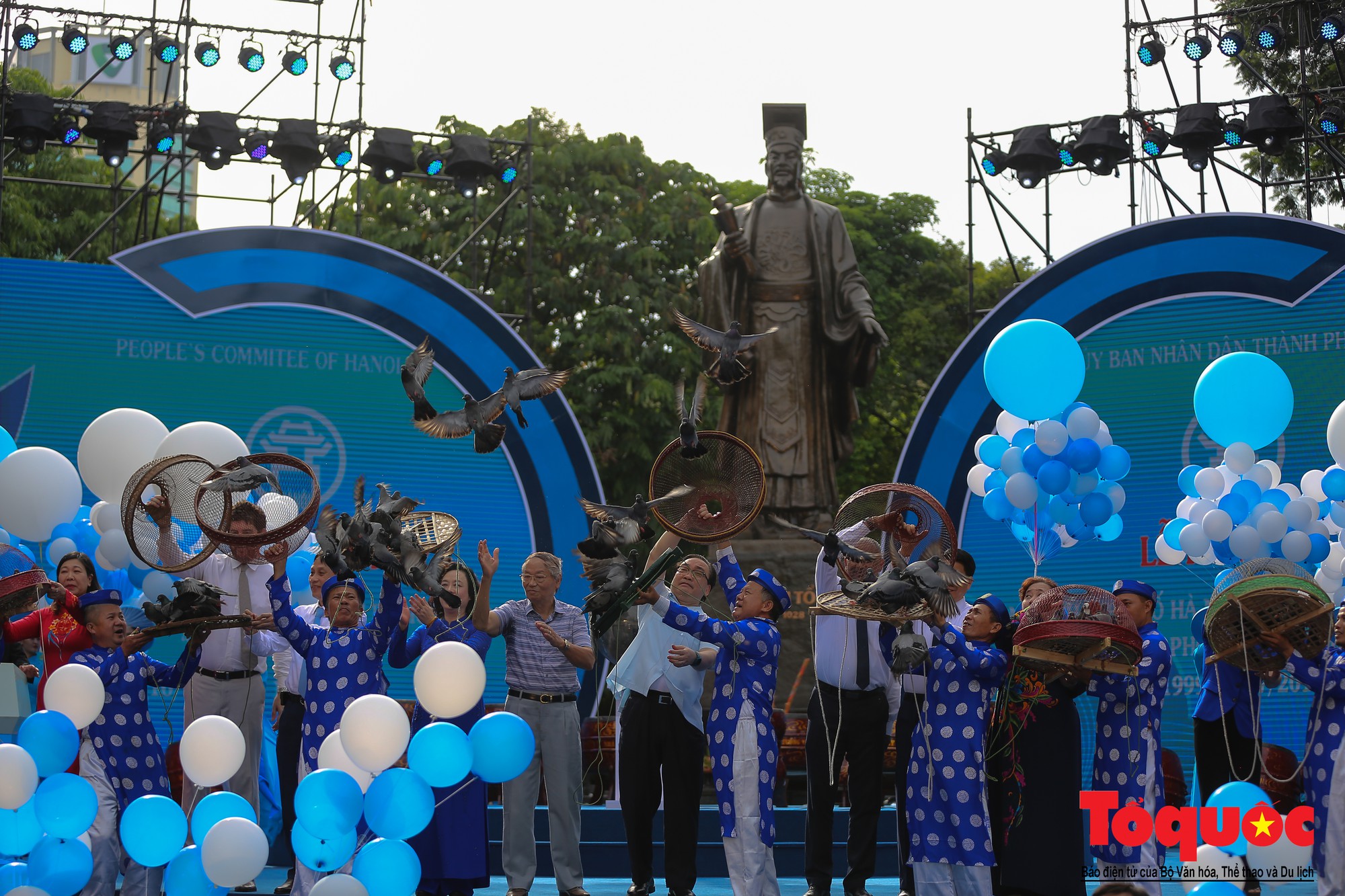 Lễ kỷ niệm 20 năm thành phố Hà Nội đón nhận danh hiệu “Thành phố Vì hòa bình” (4)