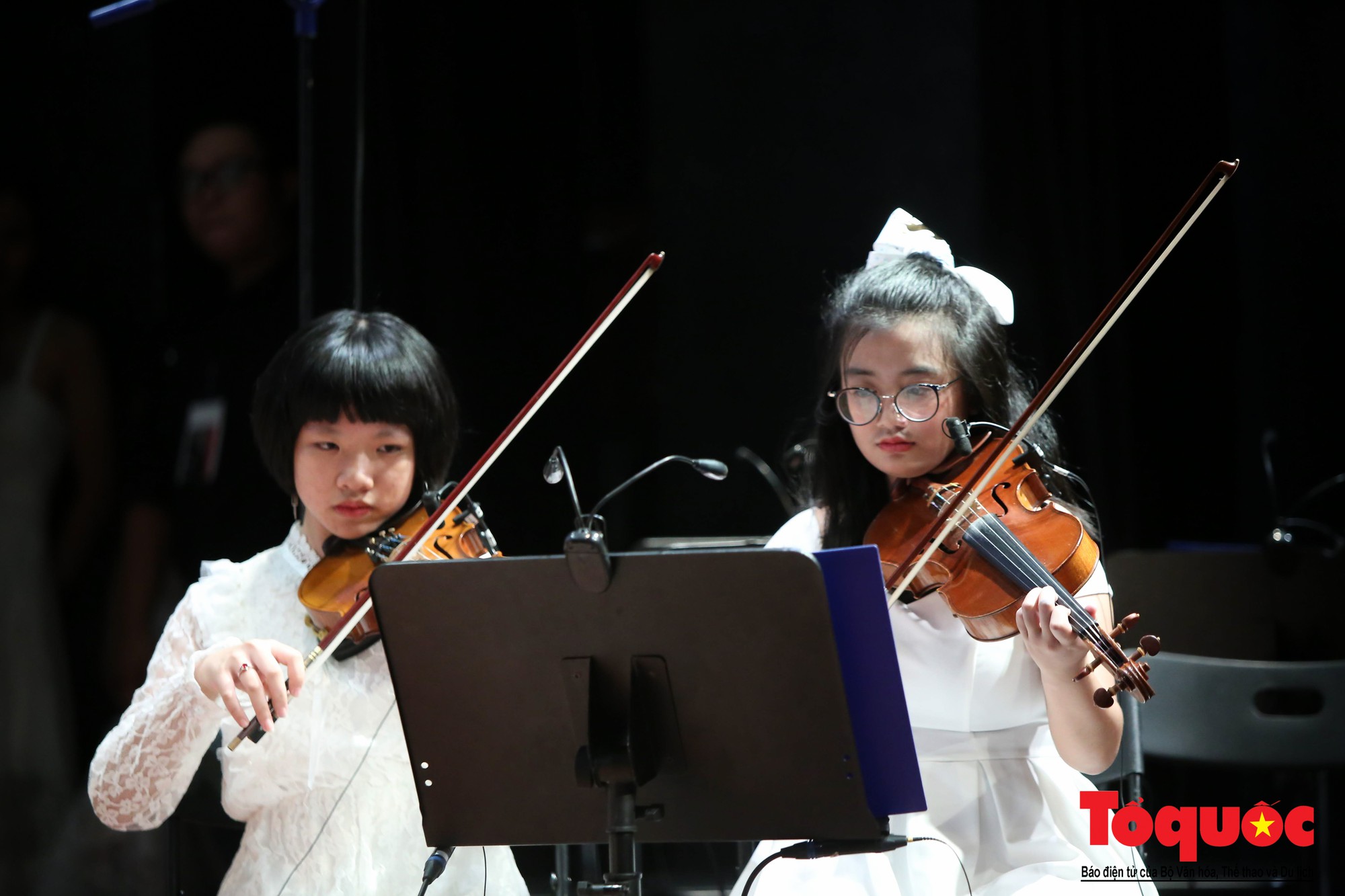 Dàn nhạc giao hưởng nhí đầu tiên của Việt Nam biểu diễn gây quỹ từ thiện (10)
