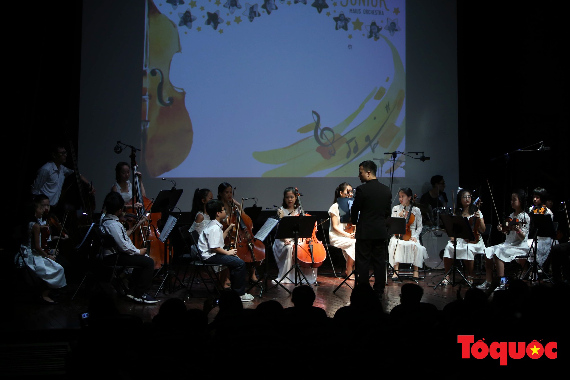 Dàn nhạc giao hưởng nhí đầu tiên của Việt Nam biểu diễn gây quỹ từ thiện (15)