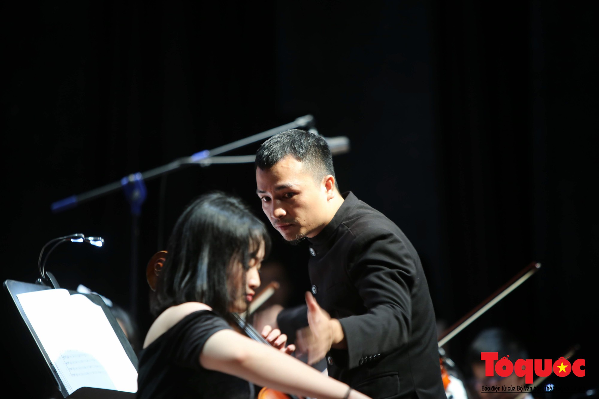 Dàn nhạc giao hưởng nhí đầu tiên của Việt Nam biểu diễn gây quỹ từ thiện (17)
