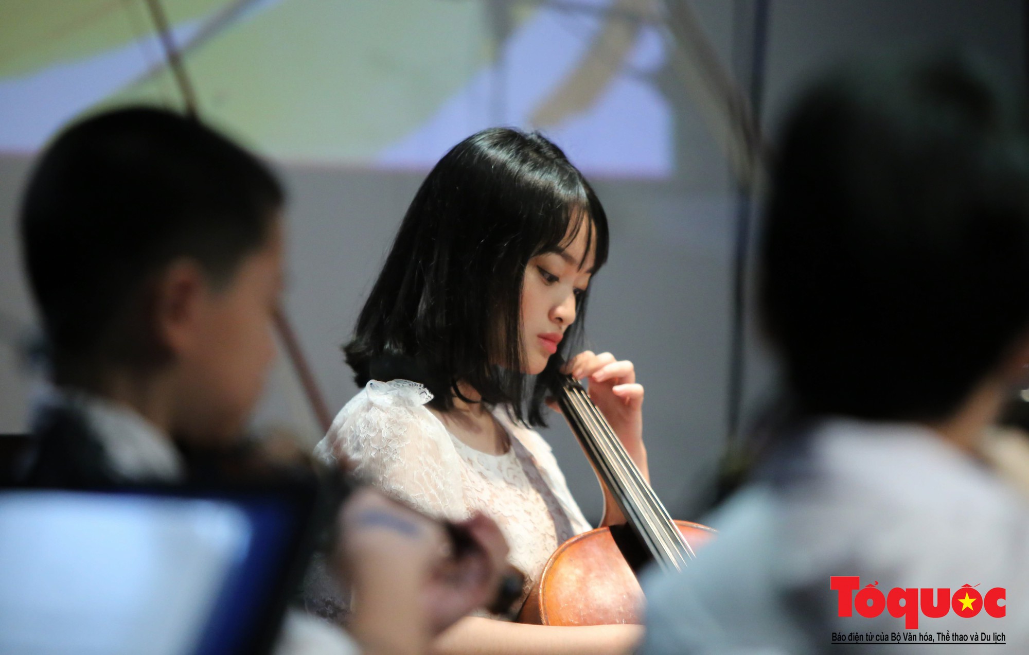 Dàn nhạc giao hưởng nhí đầu tiên của Việt Nam biểu diễn gây quỹ từ thiện (9)