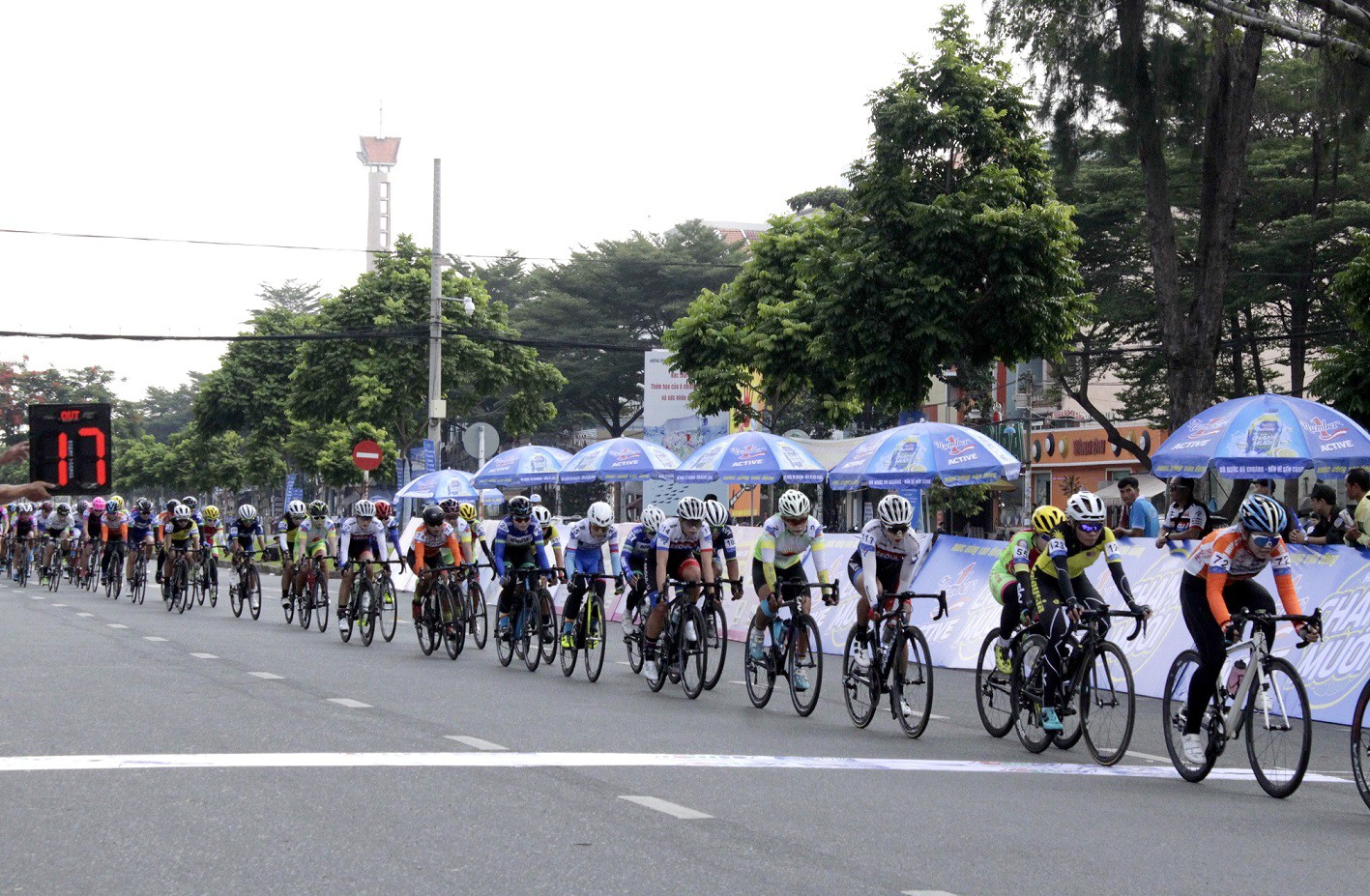 Khai mạc giải đua xe đạp nữ toàn quốc mở rộng - Ảnh 1.
