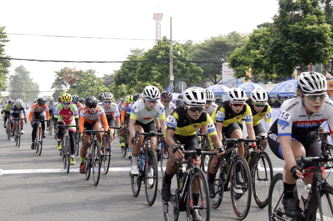 Khai mạc giải đua xe đạp nữ toàn quốc mở rộng - Ảnh 3.