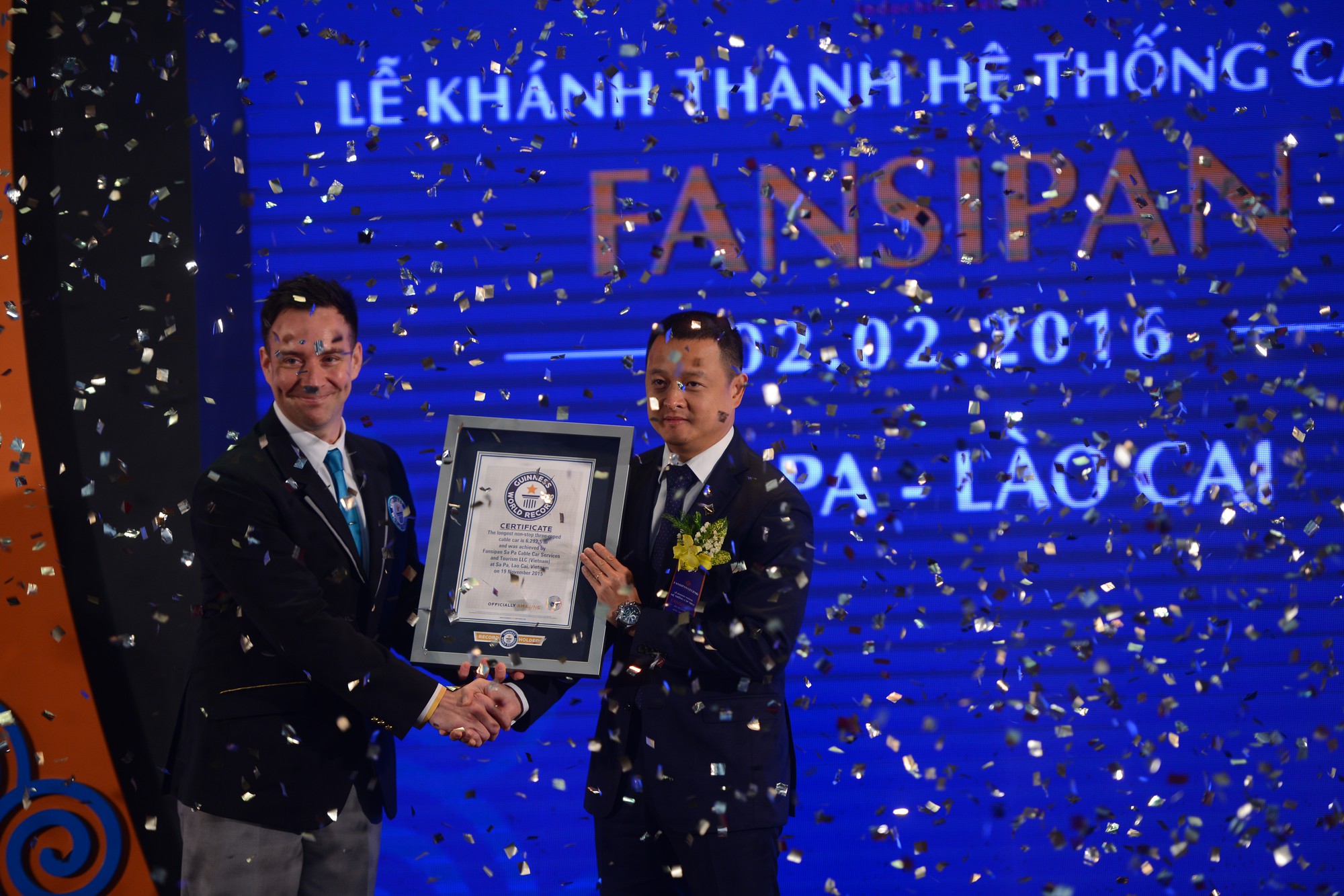 Tổ chức kỷ lục Guinness thế giới trao chứng nhận kỷ lục cho cáp treo Fansipan SaPa
