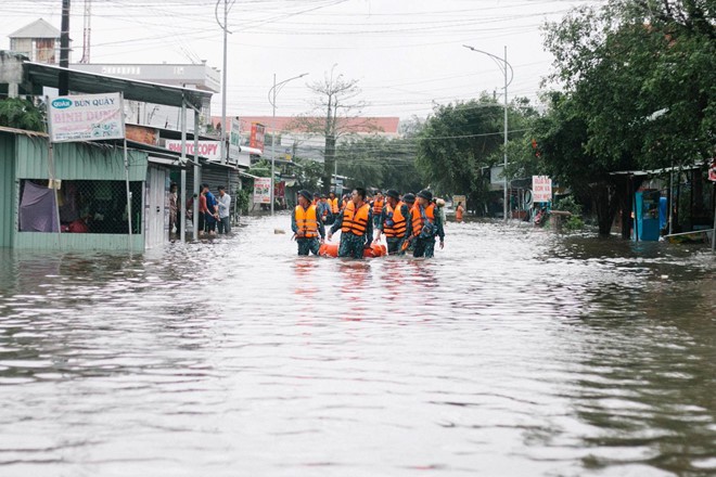 Người dân Phú Quốc vật lộn trong trận đại hồng thủy lịch sử - Ảnh 10. Người dân Phú Quốc vật lộn trong trận đại hồng thủy lịch sử - Ảnh 10.