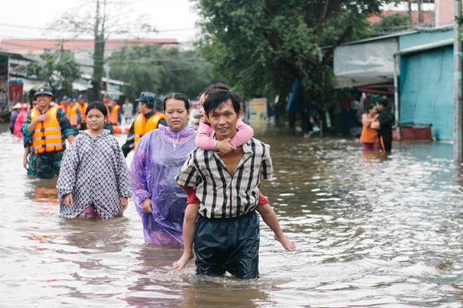 Người dân Phú Quốc vật lộn trong trận đại hồng thủy lịch sử - Ảnh 11. Người dân Phú Quốc vật lộn trong trận đại hồng thủy lịch sử - Ảnh 11.
