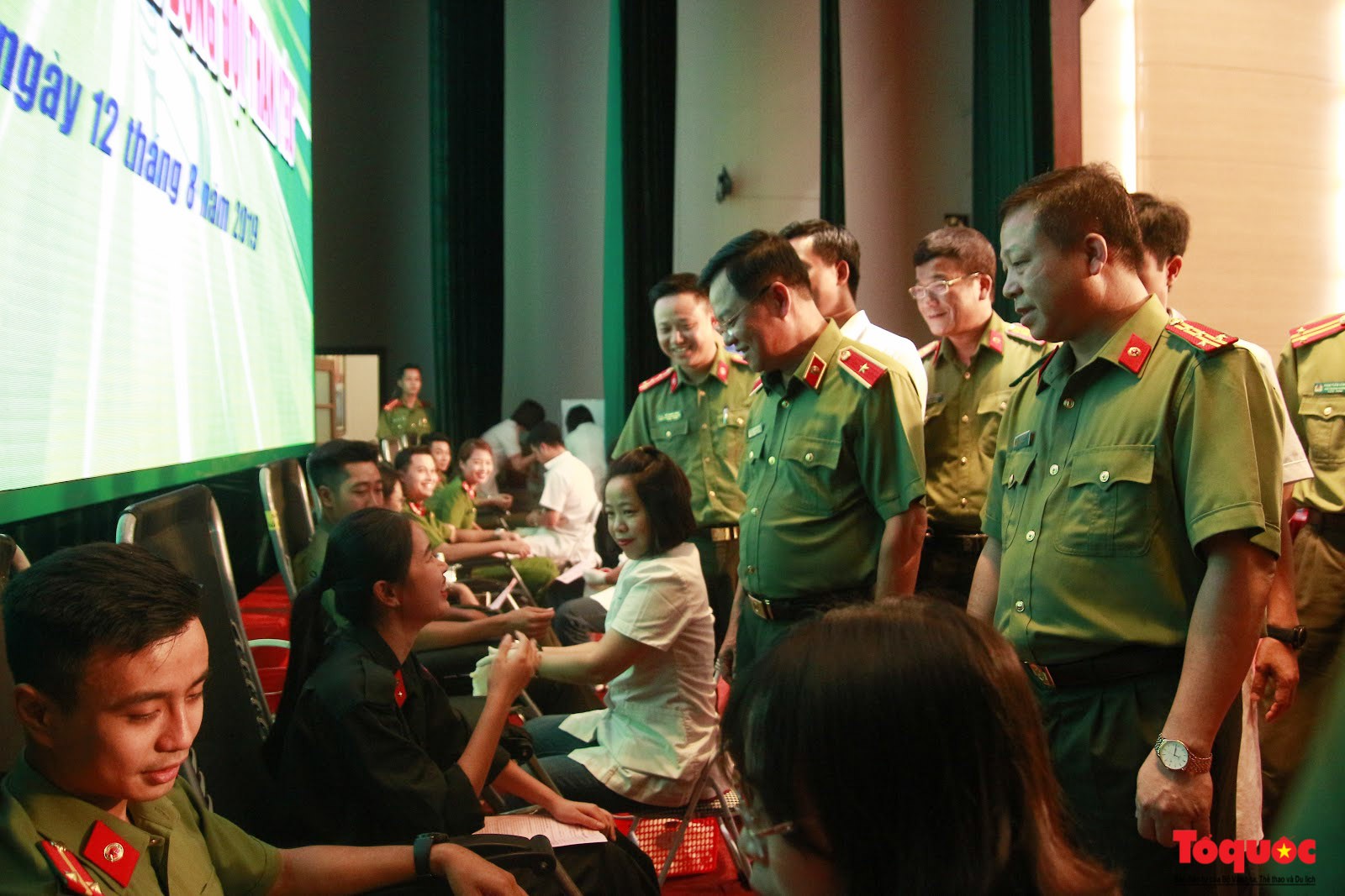 Cán bộ, chiến sỹ CATP Hà Nội hiến máu nghĩa tình vì đồng đội thân yêu (11)