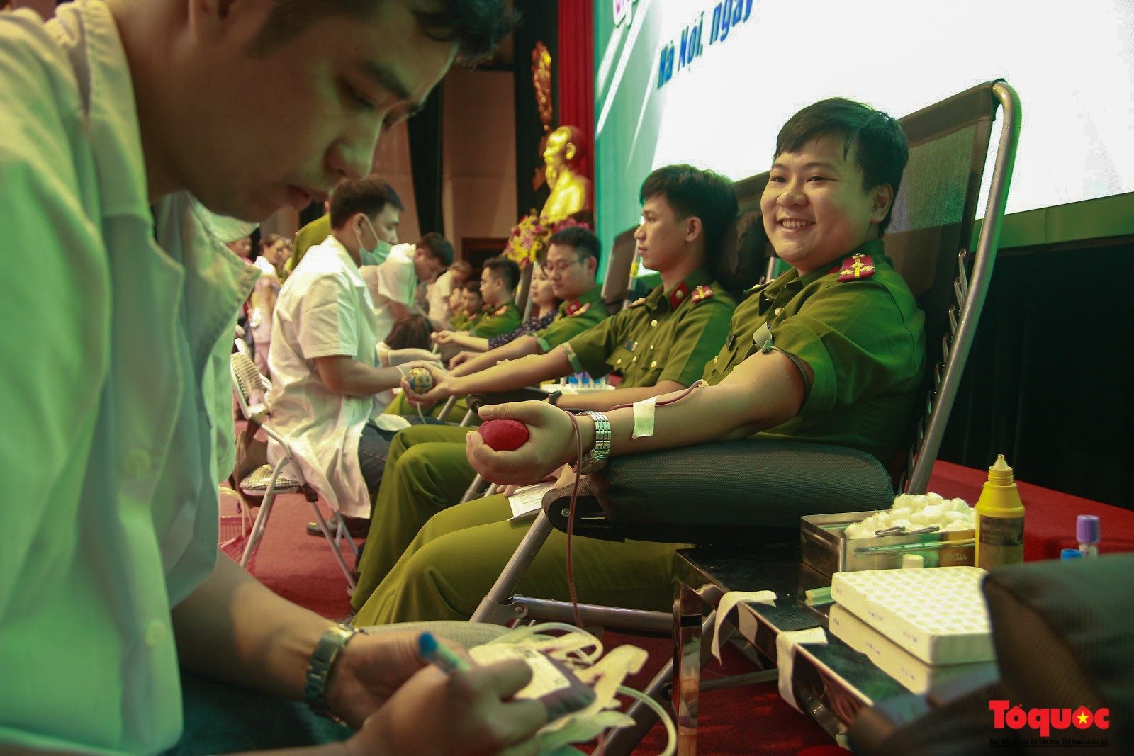 Cán bộ, chiến sỹ CATP Hà Nội hiến máu nghĩa tình vì đồng đội thân yêu (5)