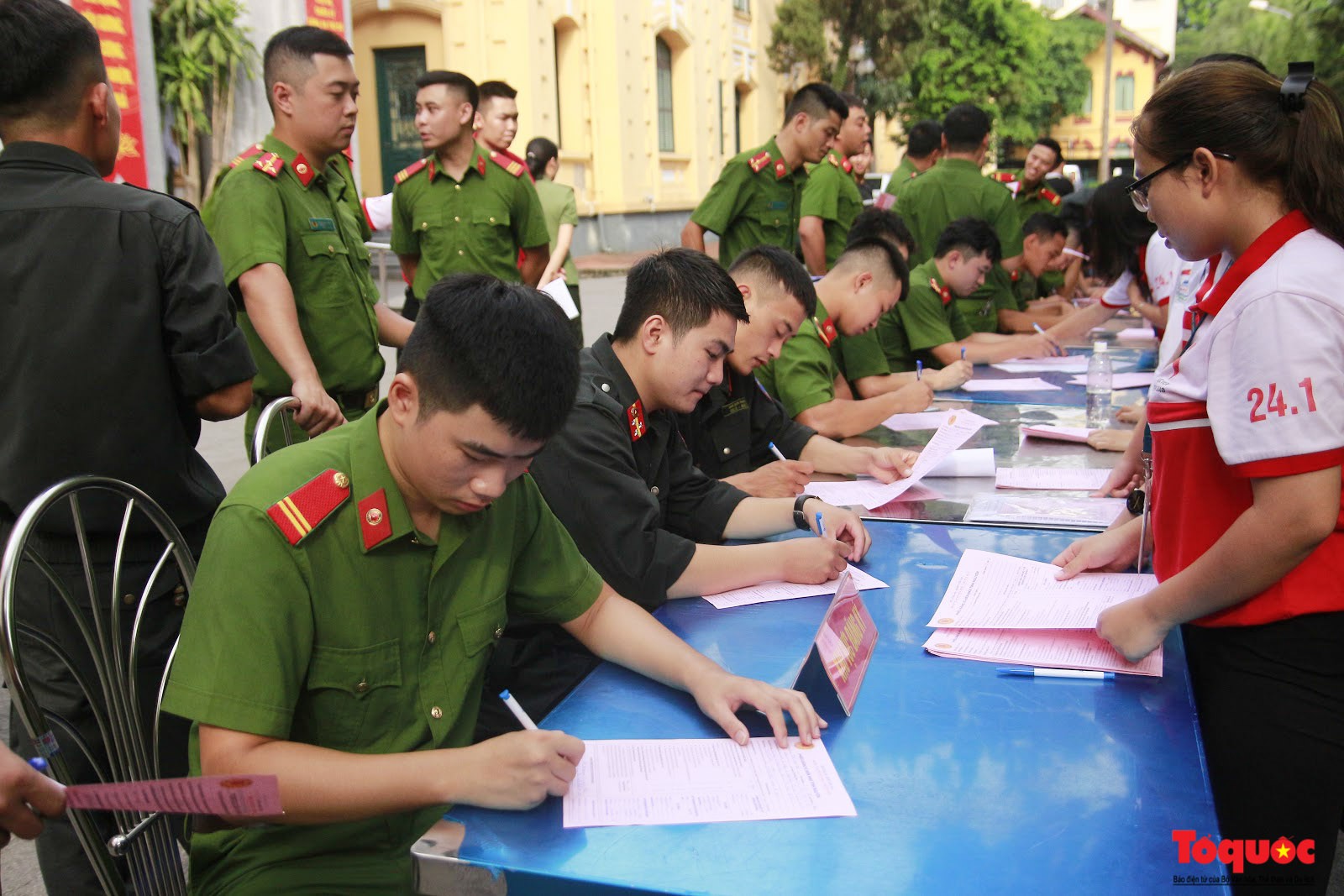 Cán bộ, chiến sỹ CATP Hà Nội hiến máu nghĩa tình vì đồng đội thân yêu (9)