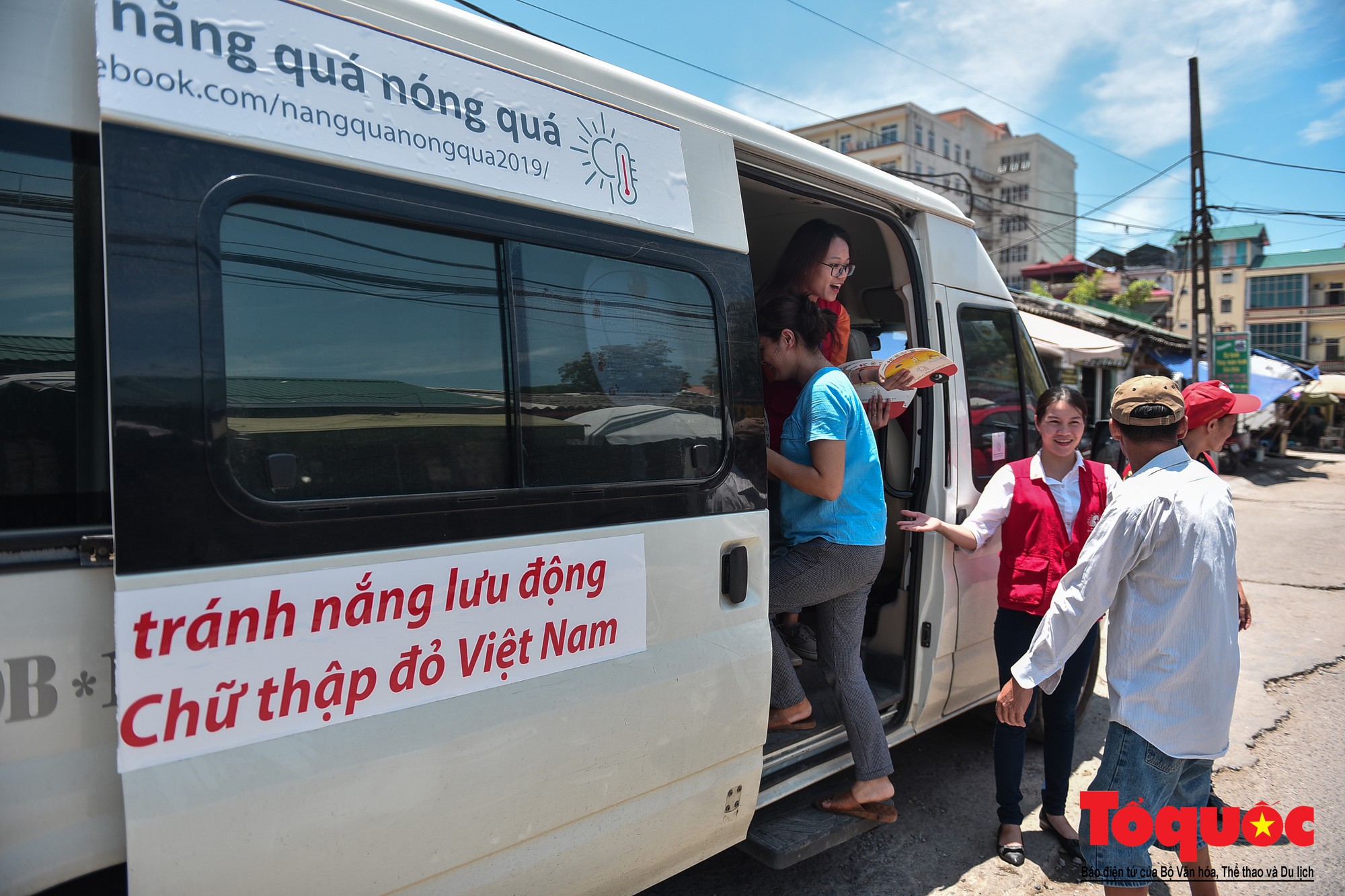 Hà Nội Lần đầu tiên xuất hiện điểm tránh nắng lưu động bằng xe bus (15)