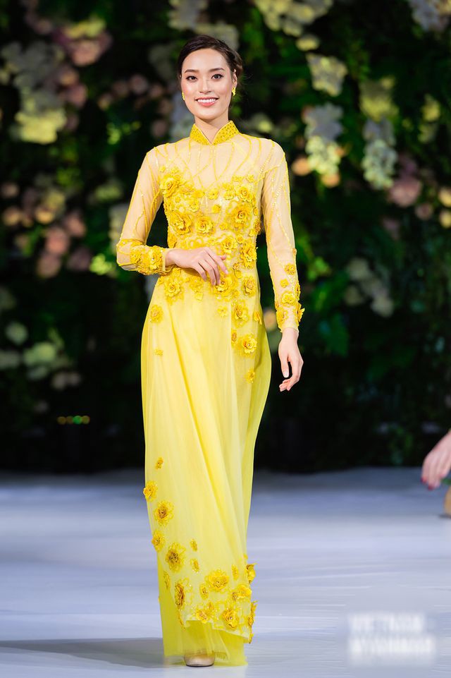 Hoa hậu Myanmar quyến rũ trong áo dái của NTK Kenny Thái - Ảnh 13.