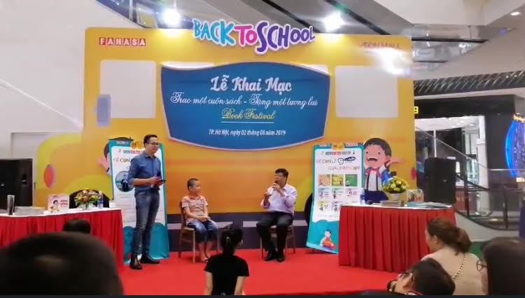 Chuyên gia tâm lý Đinh Đoàn hướng dẫn các em trang bị những kĩ năng tự vệ trong cuộc sống hiện đại - Ảnh 3. Chuyên gia tâm lý Đinh Đoàn hướng dẫn các em trang bị những kĩ năng tự vệ trong cuộc sống hiện đại - Ảnh 3.