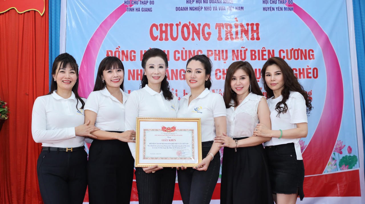 Hiệp hội nữ Doanh nhân doanh nghiệp nhỏ và vừa Việt Nam đồng hành cùng phụ nữ biên cương Hà Giang 2019 - Ảnh 3.