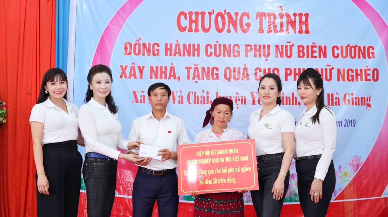 Hiệp hội nữ Doanh nhân doanh nghiệp nhỏ và vừa Việt Nam đồng hành cùng phụ nữ biên cương Hà Giang 2019 - Ảnh 4.