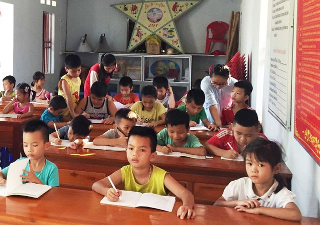 Sinh viên mở lớp dạy tiếng Anh miễn phí cho học sinh dịp hè - Ảnh 1. Sinh viên mở lớp dạy tiếng Anh miễn phí cho học sinh dịp hè - Ảnh 1.