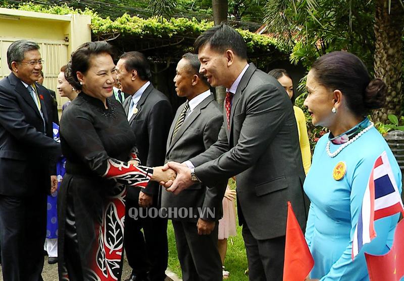 CHỦ TỊCH QUỐC HỘI NGUYỄN THỊ KIM NGÂN THĂM ĐẠI SỨ QUÁN VIỆT NAM VÀ CỘNG ĐỒNG NGƯỜI VIỆT TẠI BANGKOK, THÁI LAN - Ảnh 1.