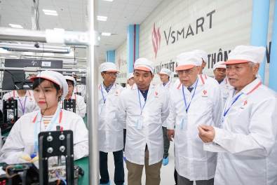 Chủ tịch Quốc hội vùng Yangon – Myanmar U Tin Maung Tun: “Nhà máy VinSmart dây chuyền hiện đại, kiểm soát chặt chẽ, rất đáng tự hào” - Ảnh 5.