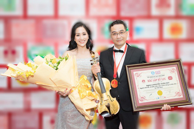 Khánh Thi tiết lộ anh trai nhận kỷ lục Việt Nam về chế tác violin bằng sứ - Ảnh 2.