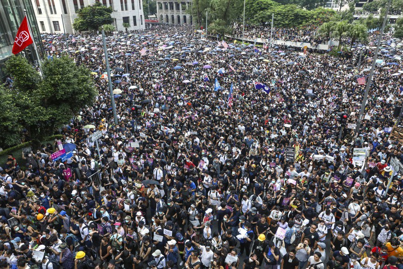 Bất ổn Hong Kong: Việt Nam tôn trọng chính sách 1 quốc gia 2 chế độ - Ảnh 1.