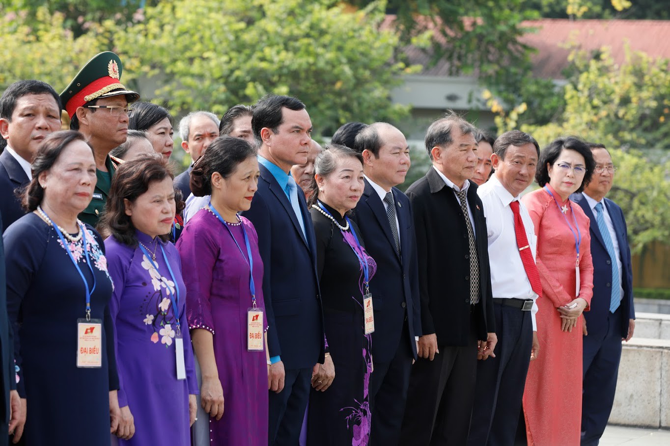 Đại biểu dự Đại hội đại biểu toàn quốc MTTQ Việt Nam viếng Chủ tịch Hồ Chí Minh - Ảnh 12.