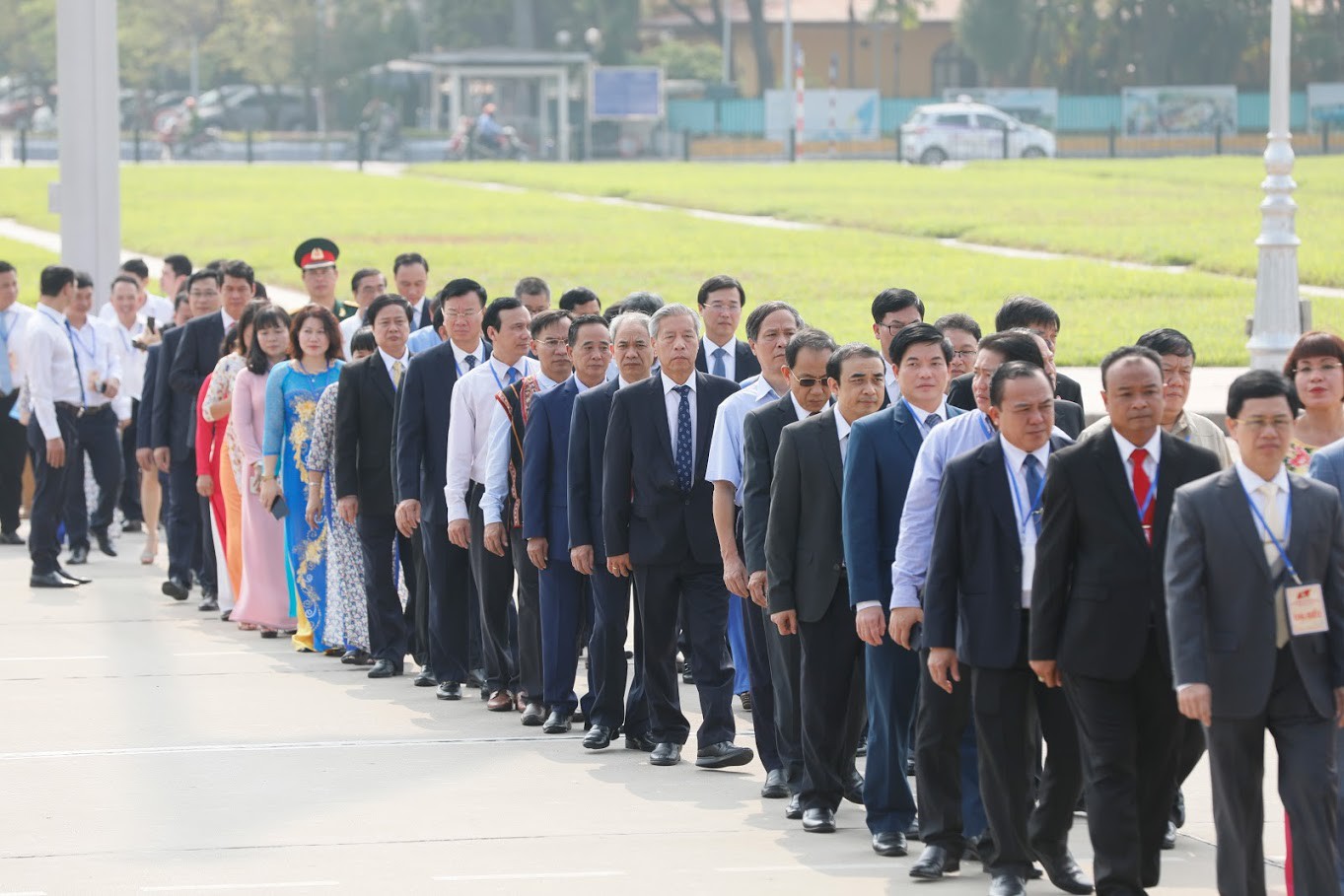 Đại biểu dự Đại hội đại biểu toàn quốc MTTQ Việt Nam viếng Chủ tịch Hồ Chí Minh - Ảnh 6.