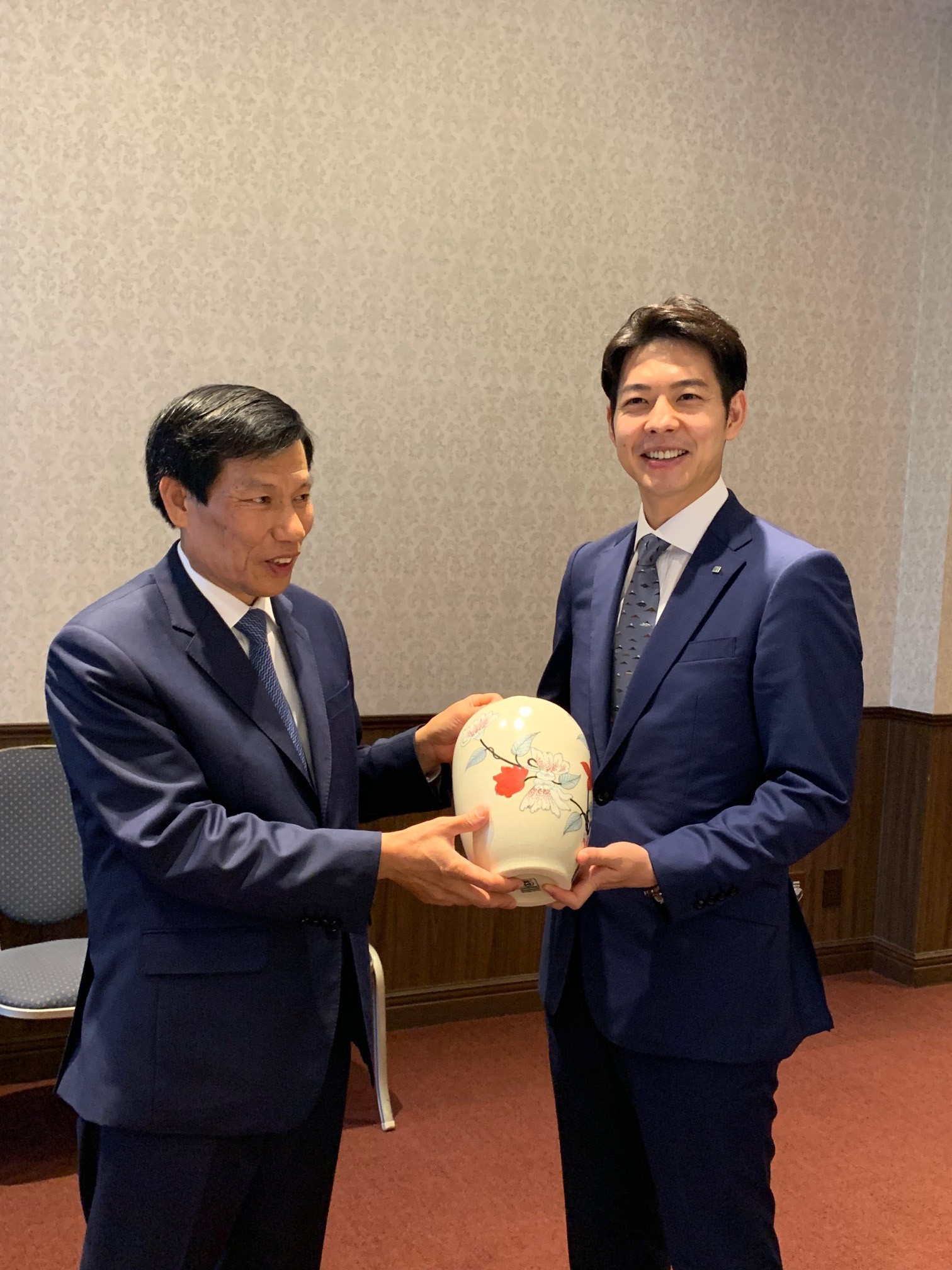 Thống đốc tỉnh Hokkaido tiếp và làm việc với Bộ trưởng Nguyễn Ngọc Thiện - Ảnh 4. Thống đốc tỉnh Hokkaido tiếp và làm việc với Bộ trưởng Nguyễn Ngọc Thiện - Ảnh 4.