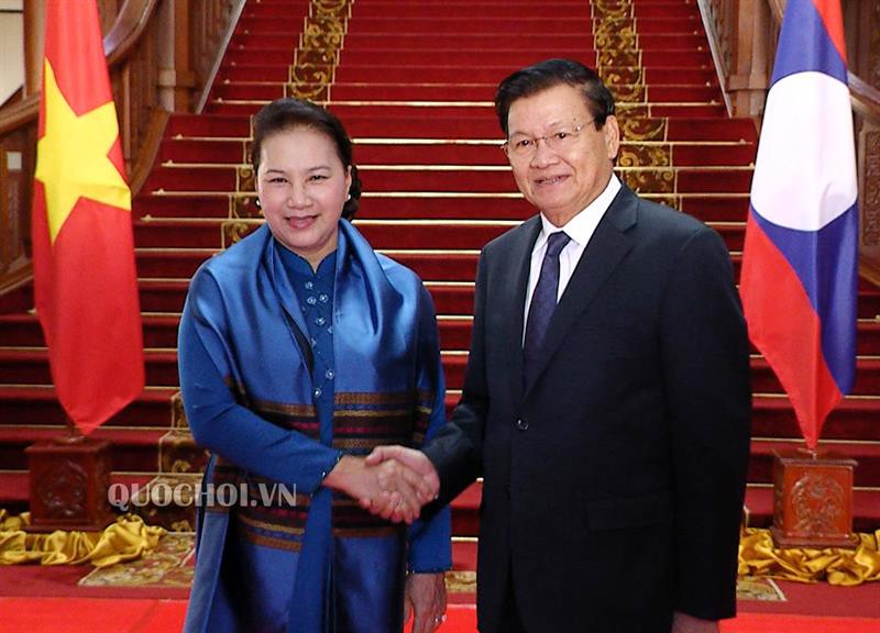Chủ tịch Quốc hội Nguyễn Thị Kim Ngân hội kiến Thủ tướng CHDCND Lào Thongloun Sisoulith - Ảnh 1.