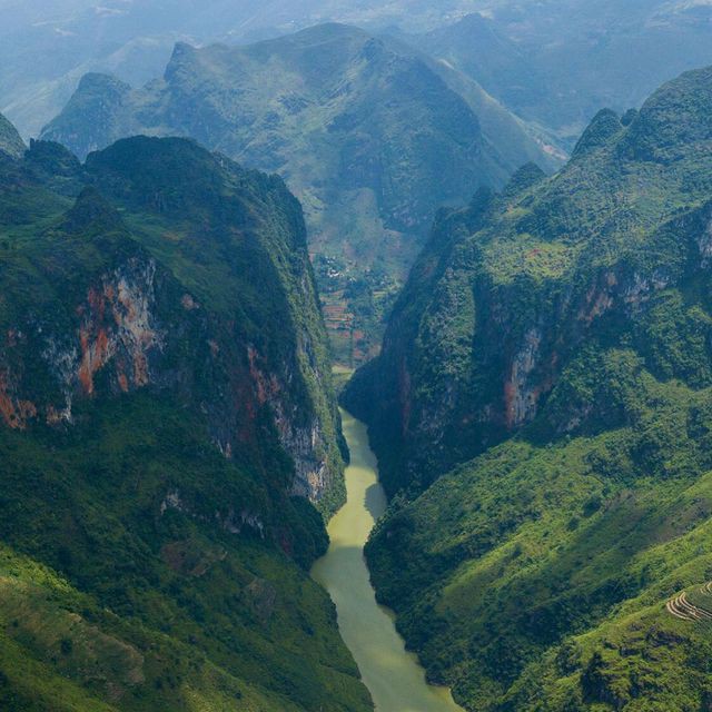 Sửng sốt trước vẻ đẹp của hẻm vực sâu nhất Đông Nam Á ở Hà Giang - Ảnh 1. Sửng sốt trước vẻ đẹp của hẻm vực sâu nhất Đông Nam Á ở Hà Giang - Ảnh 1.